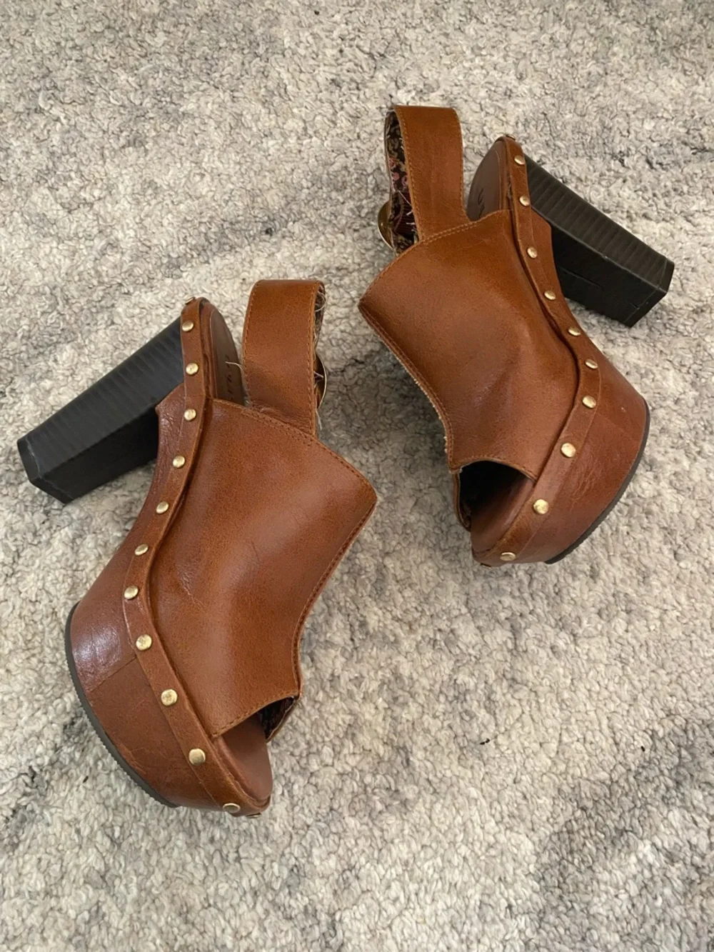 Unlisted Kenneth Cole 90’s Y2K Studded Gold Buckle Platform Sandals Size 6